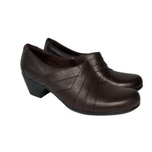 Clarks Brown Ankle Boots Classic Design